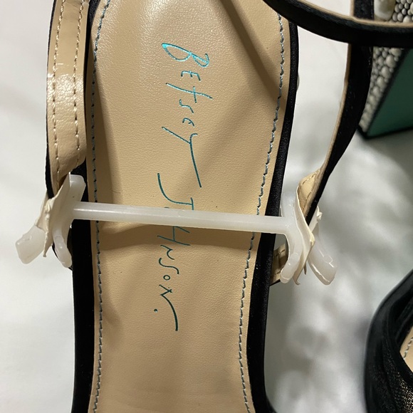 NEW Betsey Johnson Lulu Heeled Black and White Sandals, Size 11 - fit size 10 - Picture 8 of 13